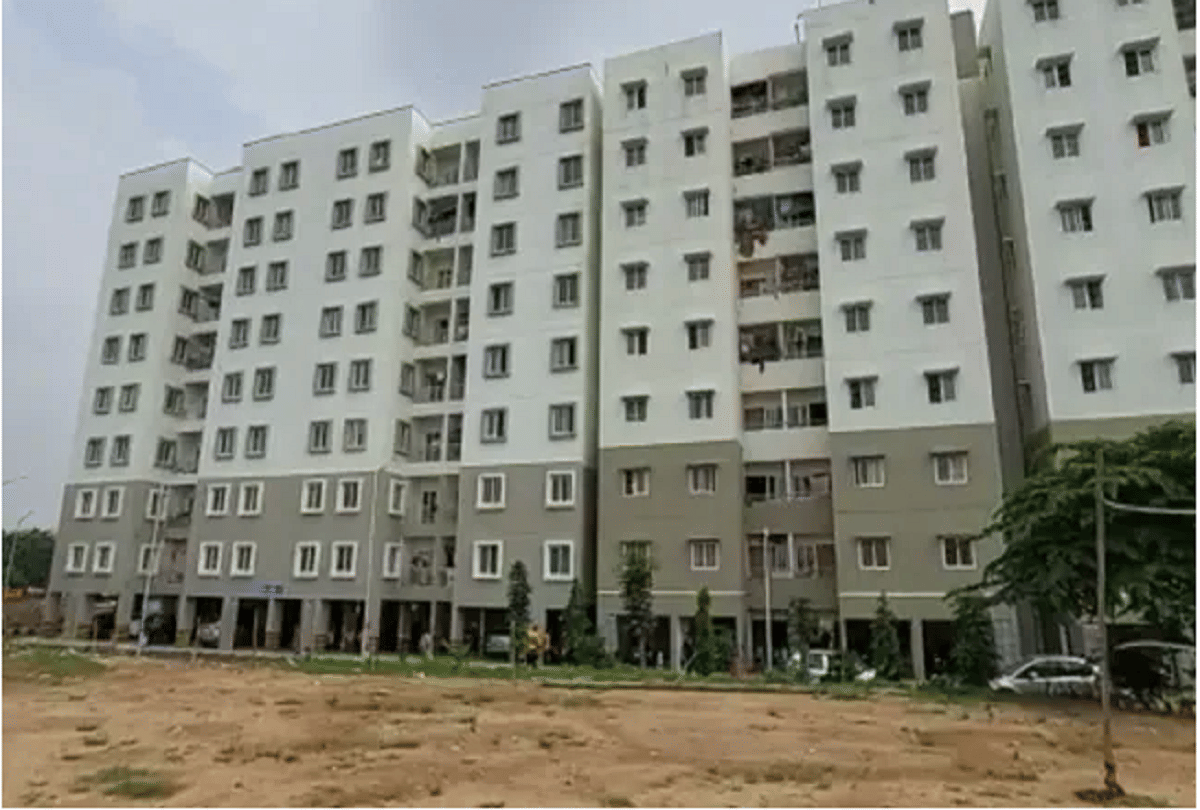 Three-year-old Police Quarters building Tilts in Bengaluru 32 Families Evacuated