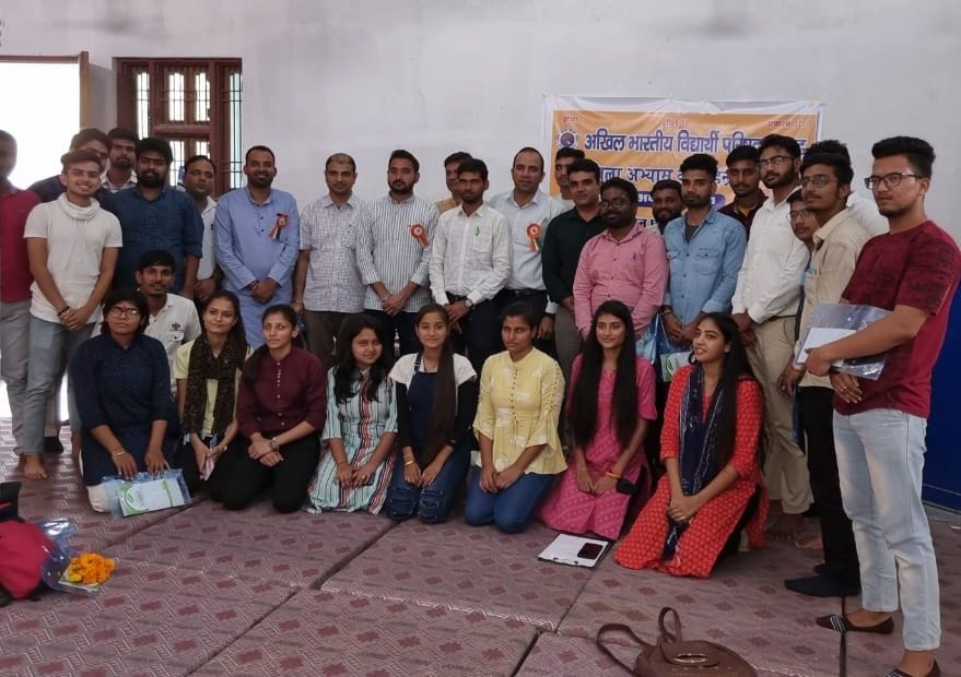 ABVP expanded the executive committee during the practice class, made Monika Chauhan the district student head