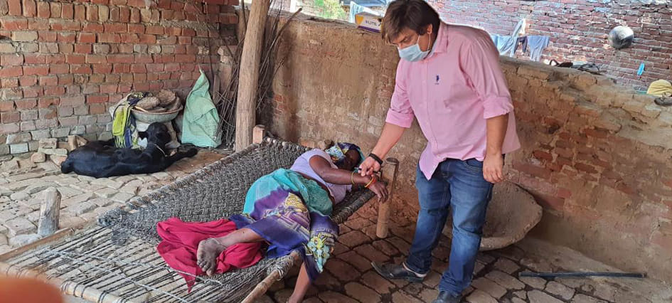 Aligarh: Eight people died due to fever in village Datawali