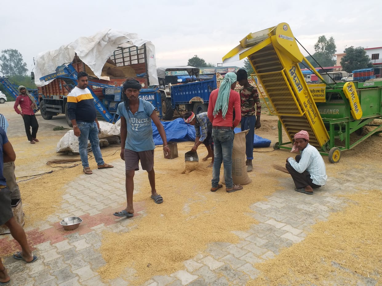 Paddy purchase stalled for three hours due to lack of shed, farmers upset