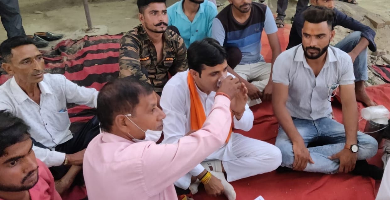 Hunger strike ends on assurance to start construction in ten days