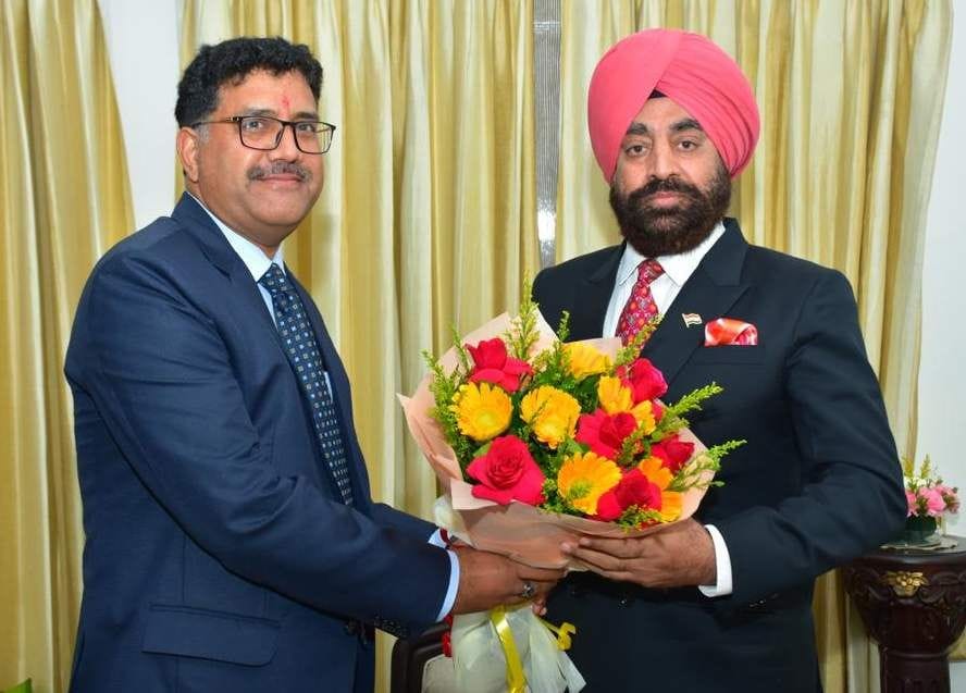 Dr. Dhasmana met the Governor