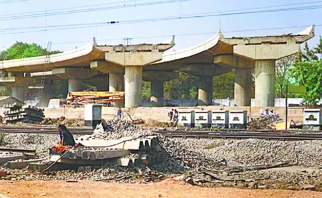 indian Railways initiative in varanasi Ramp foot over bridge will built near Phulwaria gate number four work will start this month