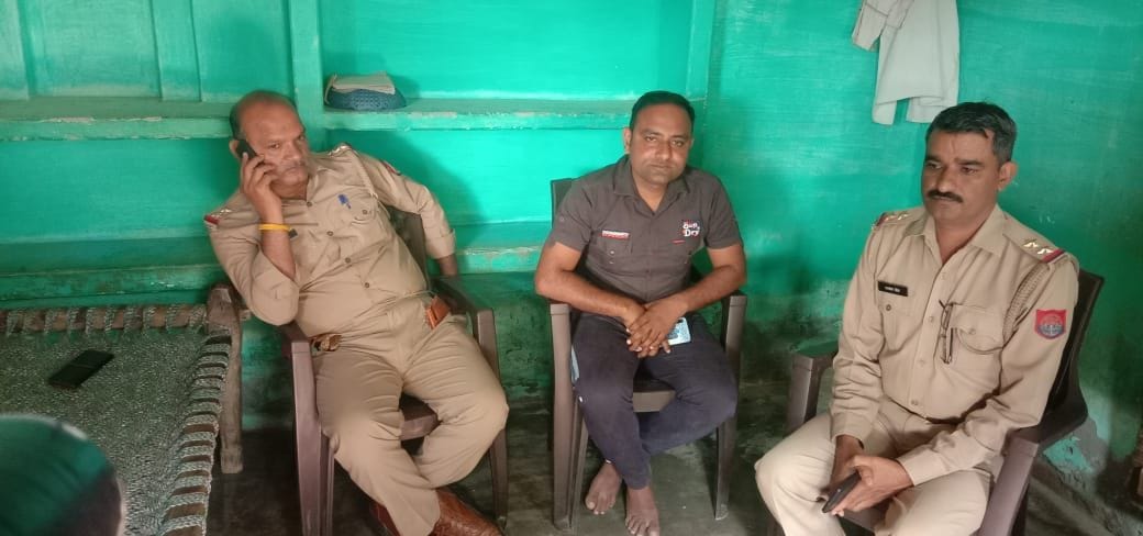 Hathras: Farmer leaders going to burn the effigy were placed under house arrest
