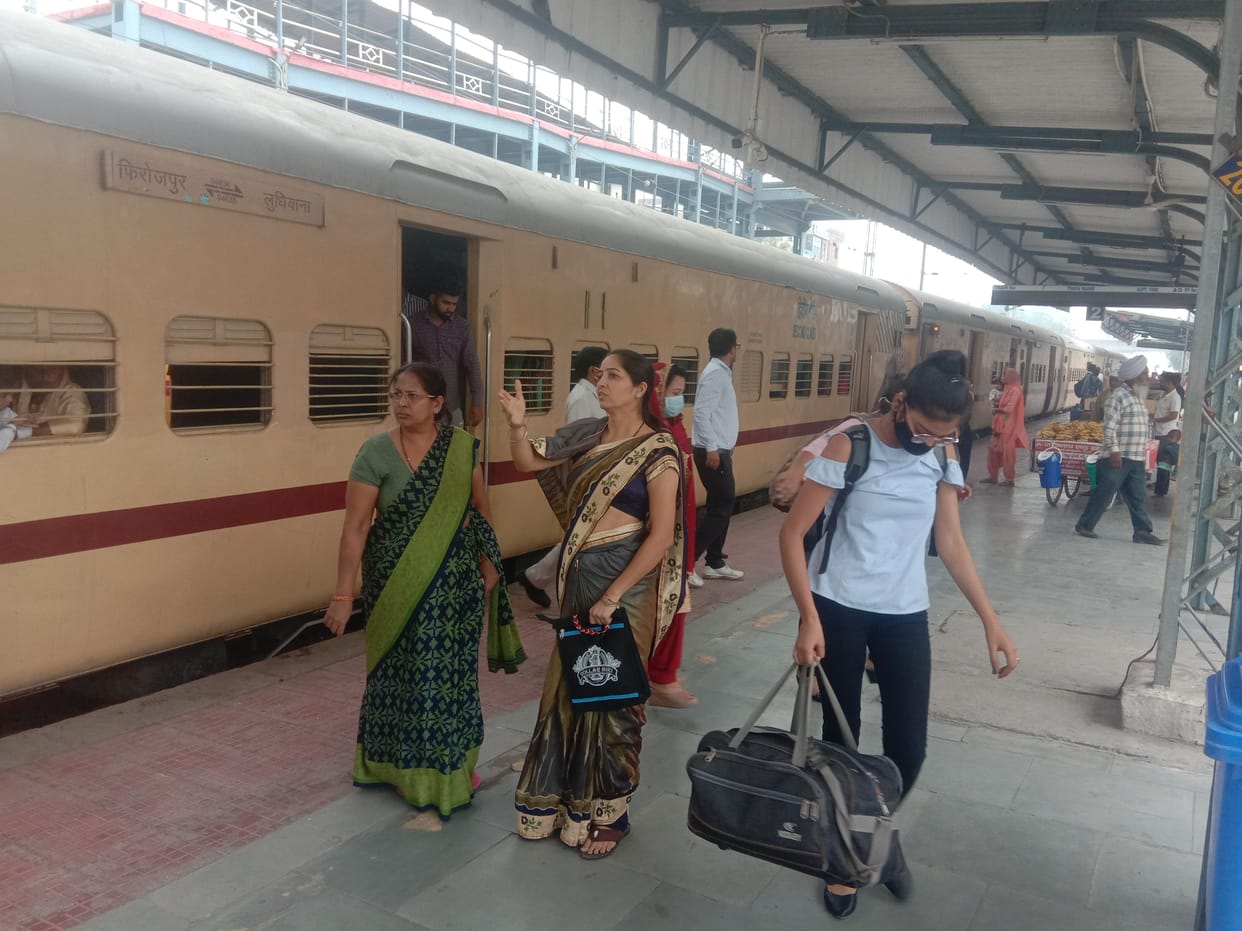Passengers of trains coming from Corona affected states are not being screened