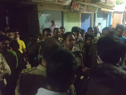 two injured in fight for dance on DJ during Durga idol immersion in mau  procession halted for more than one hours