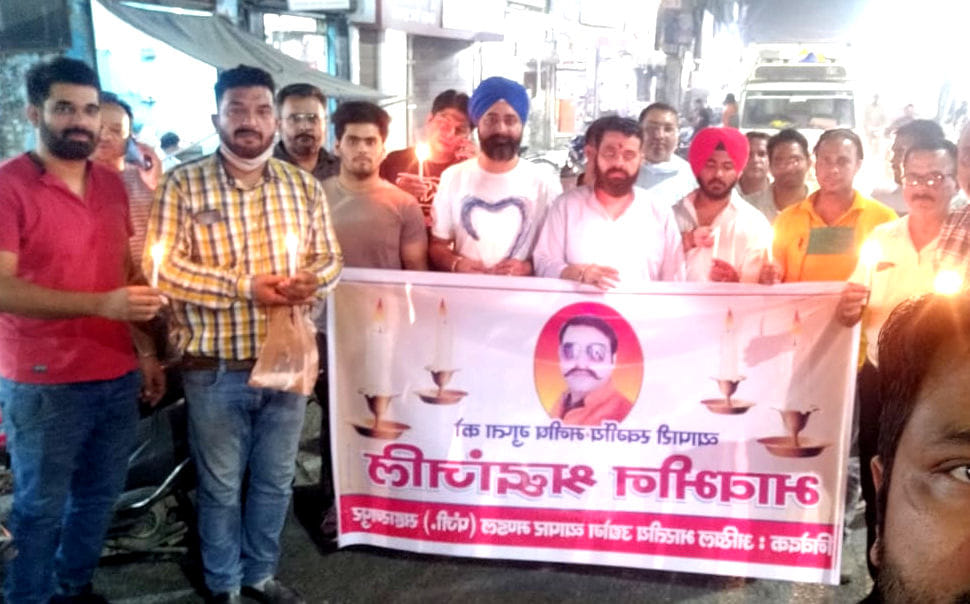 Traders paid tribute to Manish Gupta by taking out candle march
