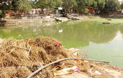 ponds pools did not cleaned after Idols immersed on durga puja in varanasi