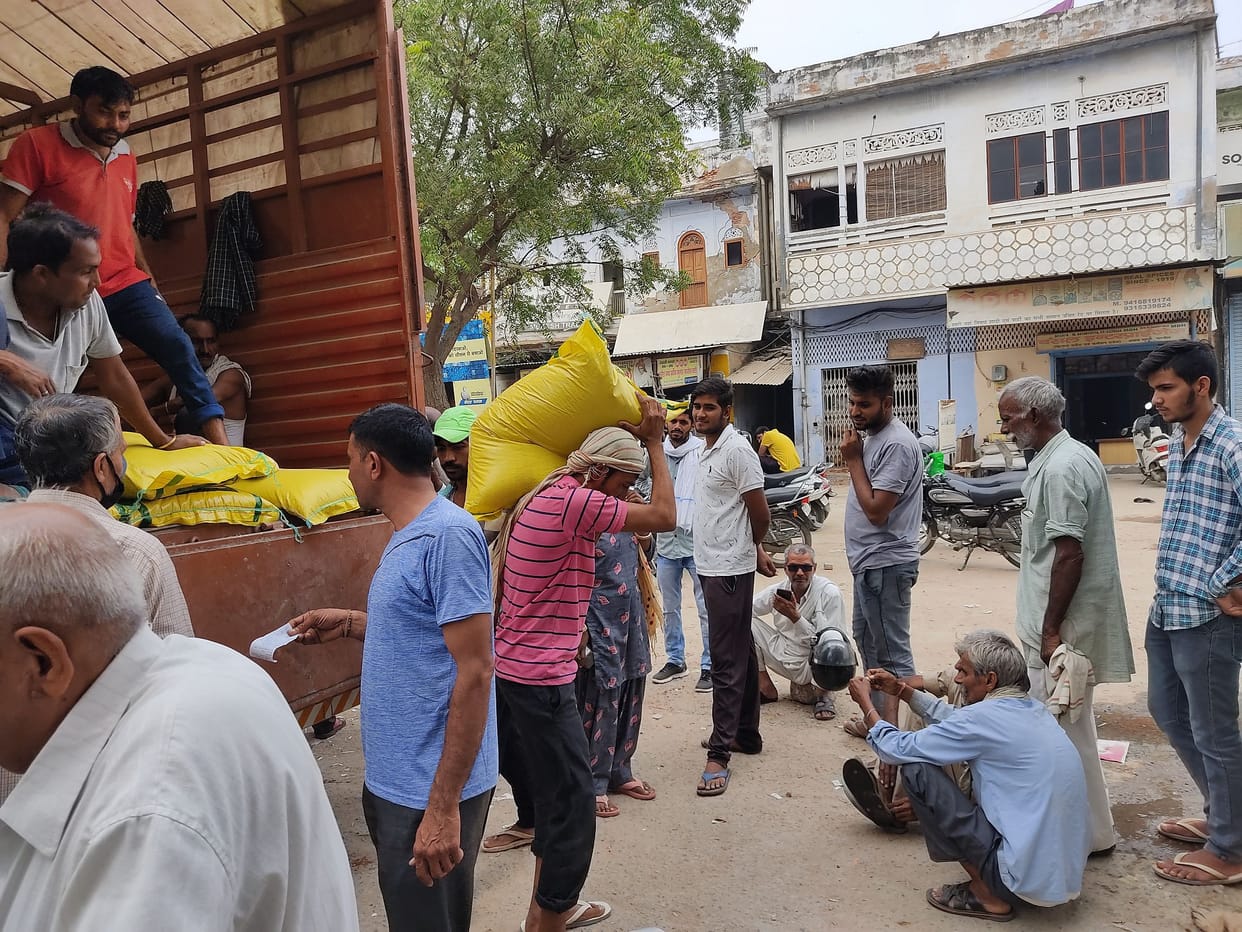 DAP fertilizer distributed among police guards even on holidays