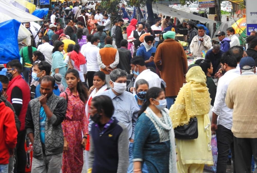 Nainital News: Tourist Crowds during Rainfall and parking full after Traffic Jam Photos