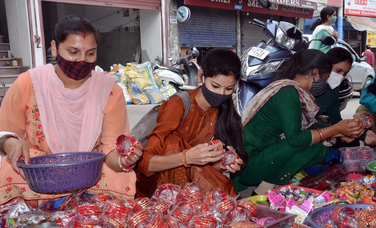 Sunday open market in festive season, people's enthusiasm