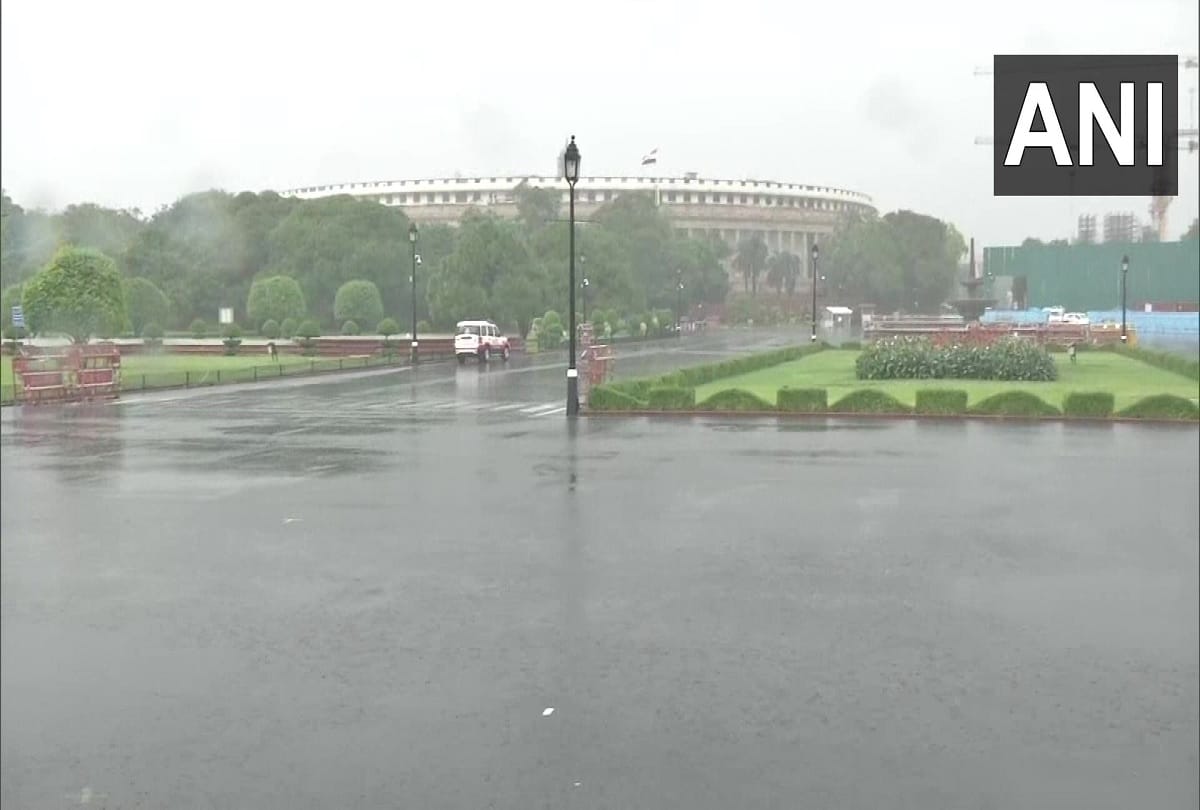 Delhi NCR Weather Update: Rain Lashes Many Areas in Delhi NCR, Water Logging At Places