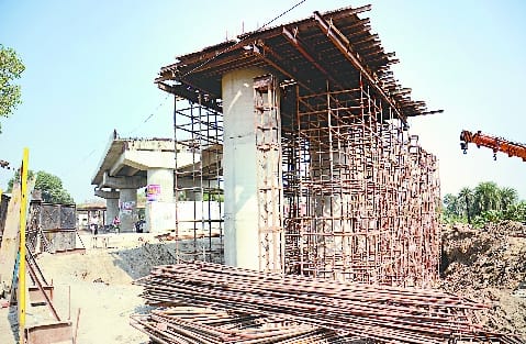 Lal Gate Overbridge: Railway was to be completed by November but pillars were not yet built on the work