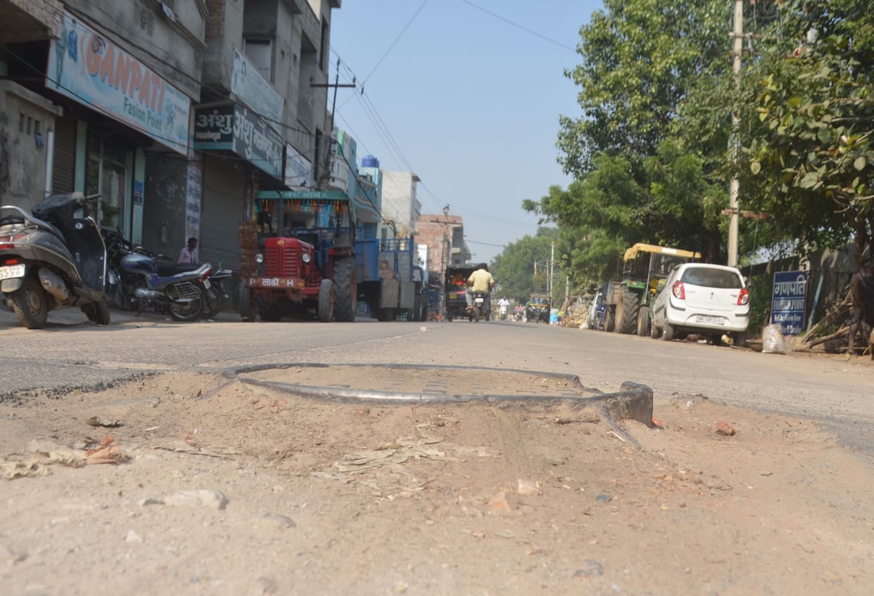 Manhole lids not covered properly after cleaning, five drivers injured in 20 days