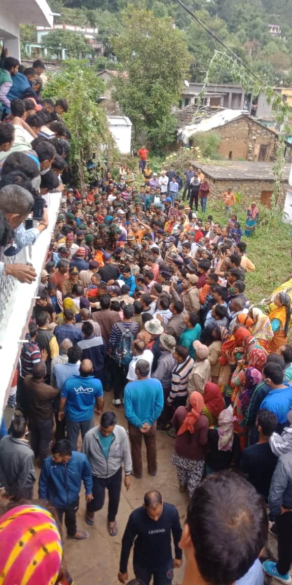 Uttarakhand News: martyr Rifleman yogambar singh dead body reached home, huge rush, see photos