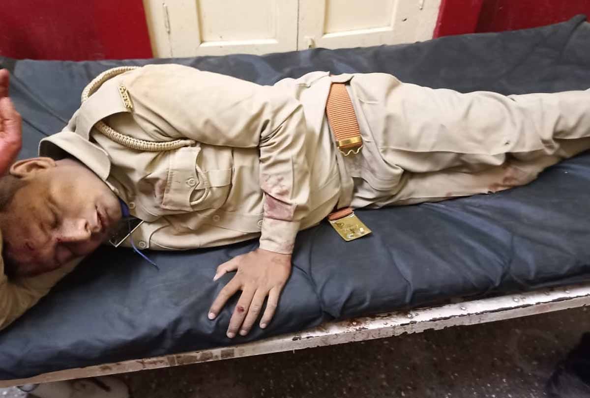 Jalaun: speeding car collided with a police jeep patrolling highway,  condition of constable is critical