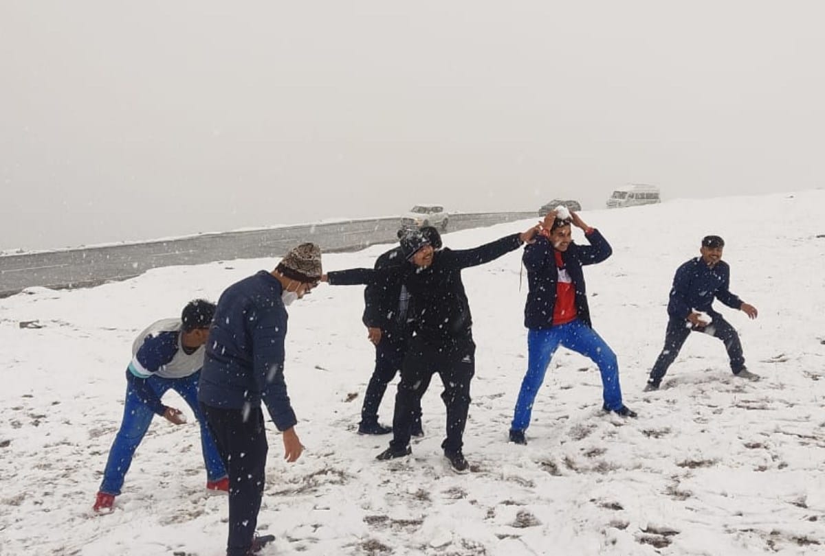 weather update himachal: fresh snowfall in rohtang himachal pradesh manali leh road closed