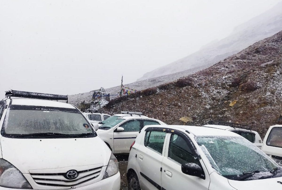 weather update himachal: fresh snowfall in rohtang himachal pradesh manali leh road closed