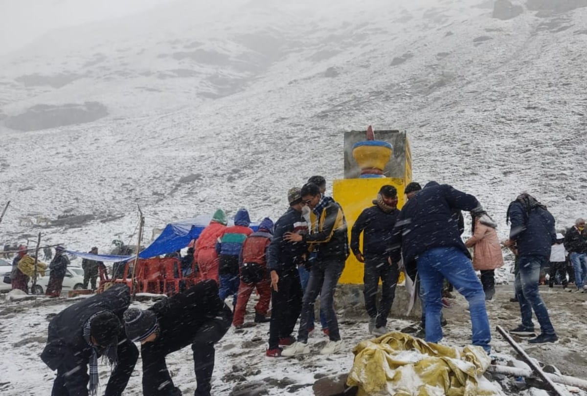 weather update himachal: fresh snowfall in rohtang himachal pradesh manali leh road closed