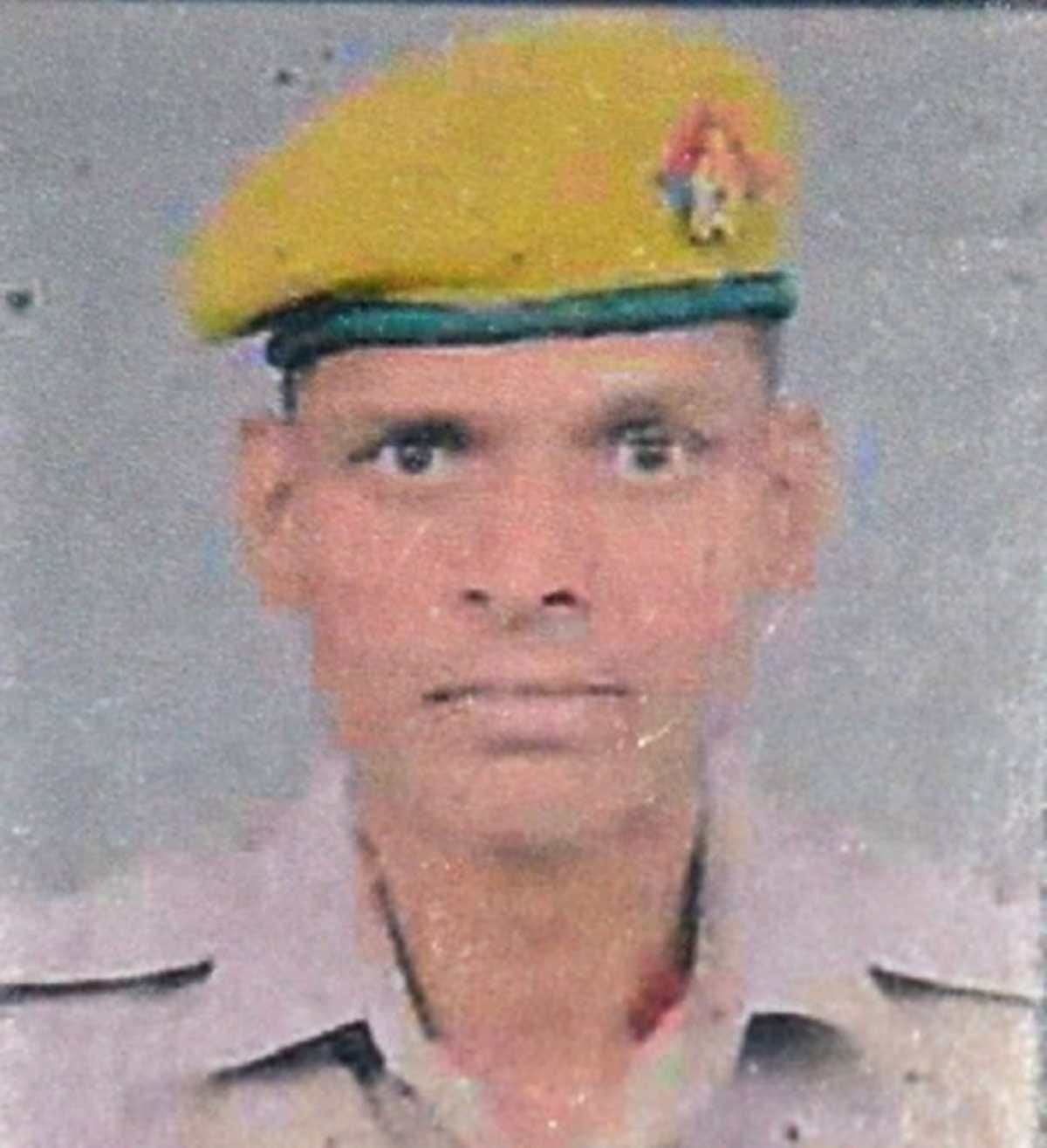 UP police constable suicide shoot himself with five bullets in Varanasi Police Lines