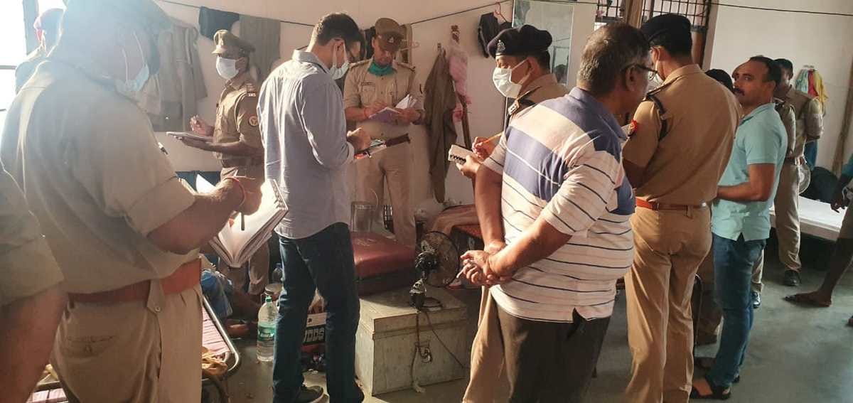 UP police constable suicide shoot himself with five bullets in Varanasi Police Lines