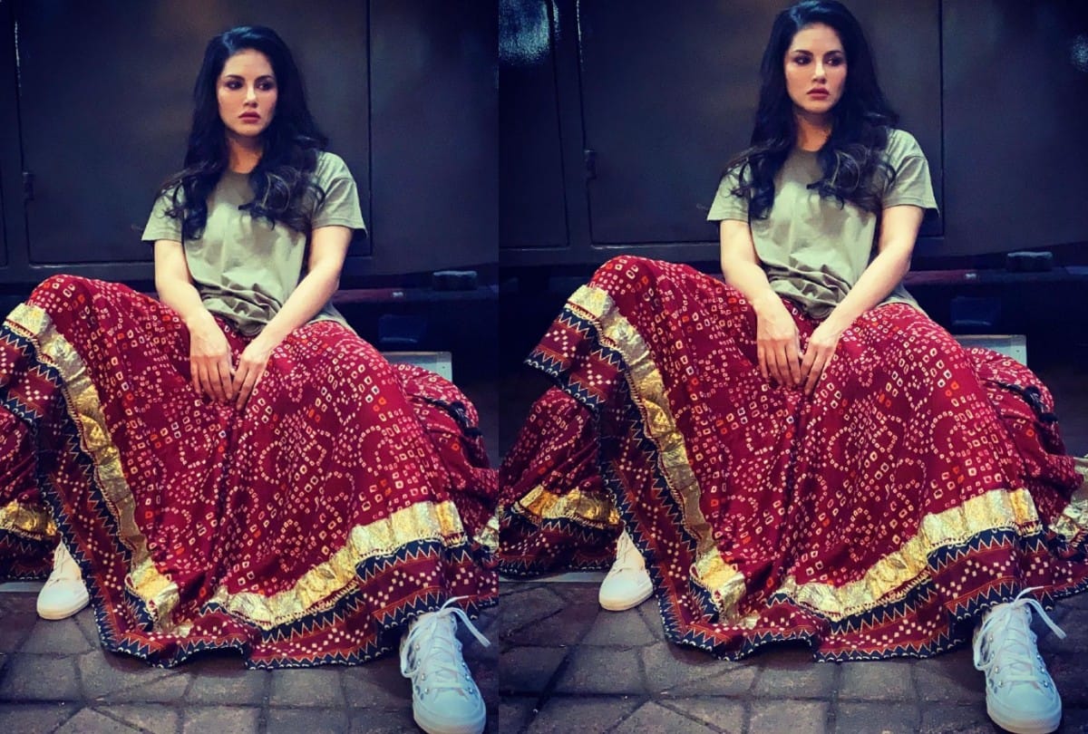 Sunny Leone Wear Chunri Print Lehenga With T Shirt Gets Funky Traditional style