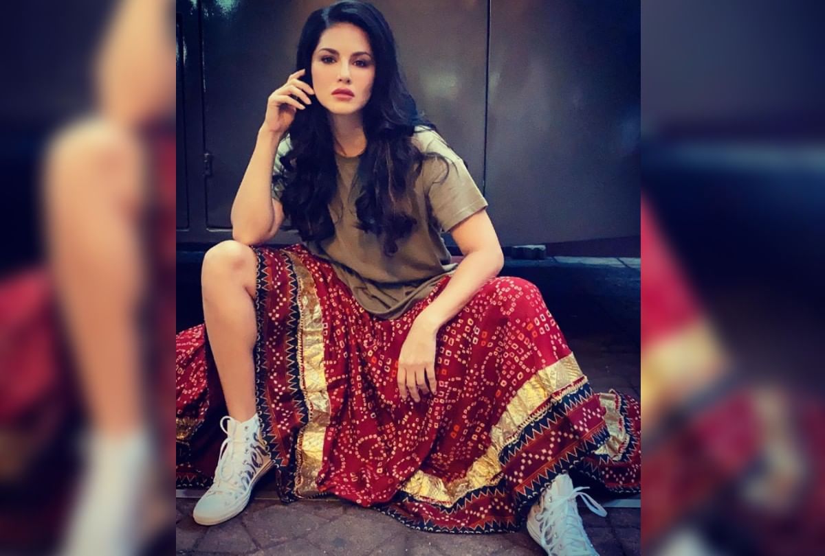 Sunny Leone Wear Chunri Print Lehenga With T Shirt Gets Funky Traditional style