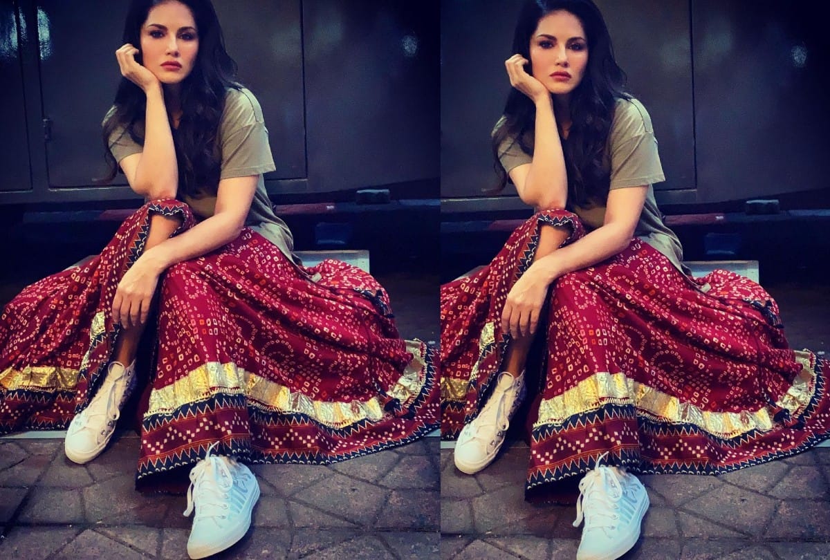 Sunny Leone Wear Chunri Print Lehenga With T Shirt Gets Funky Traditional style