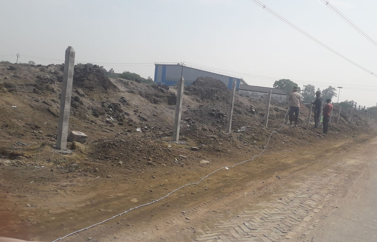 Wires installed around dump chromium on Matiyamau road in Kanpur dehat