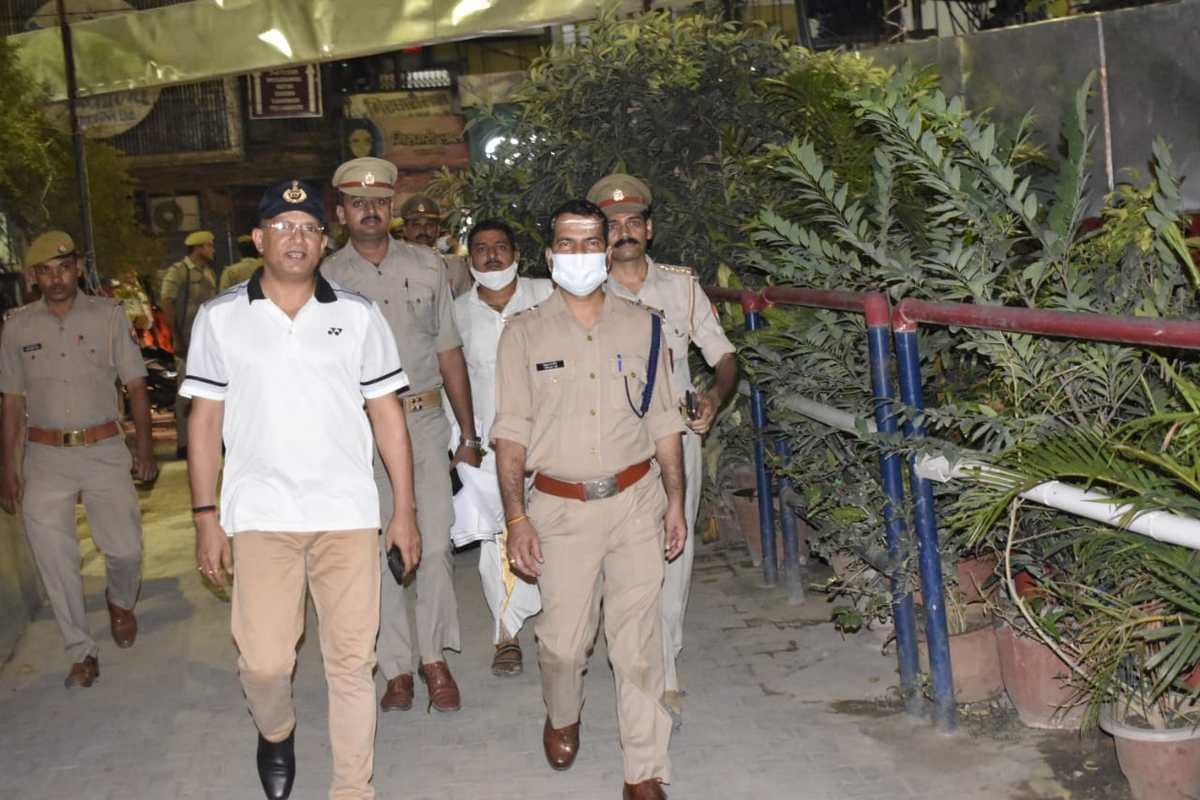 Additional Police Commissioner inspected security arrangements for upcoming festivals in varanasi