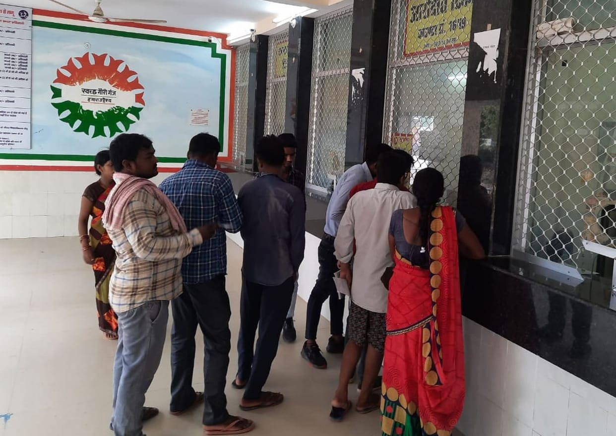 Rail passengers upset due to non-extension of reservation booking period