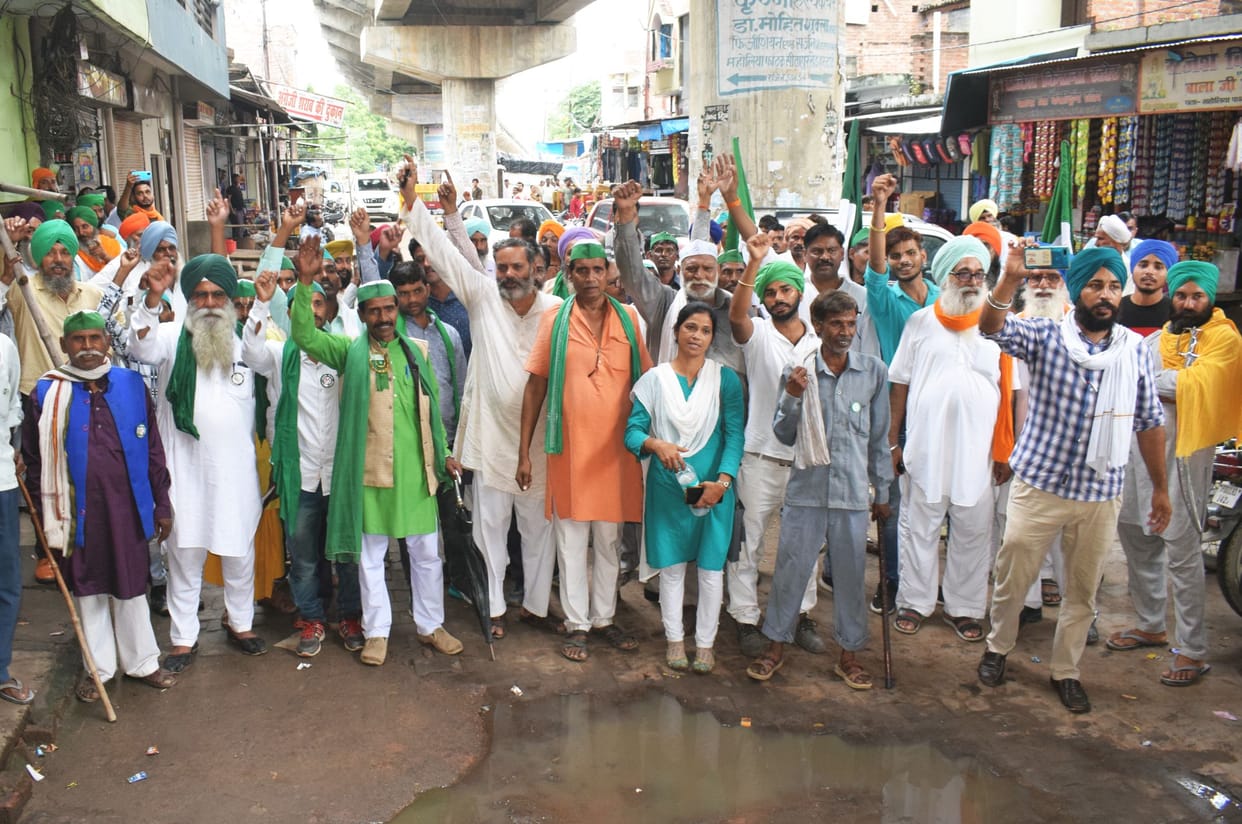 demostrating farmers could not reach till railway track, police  stopped them on the way.