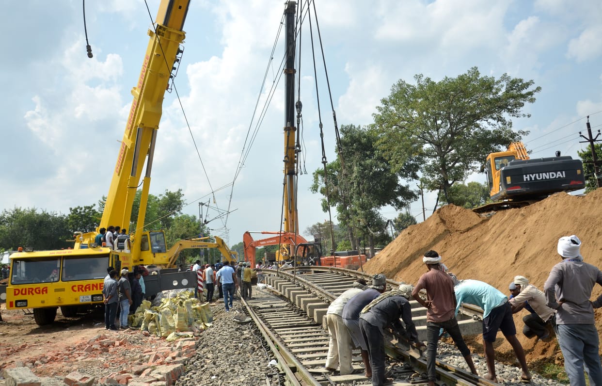 Trains stoped for kudesia crossing consturction