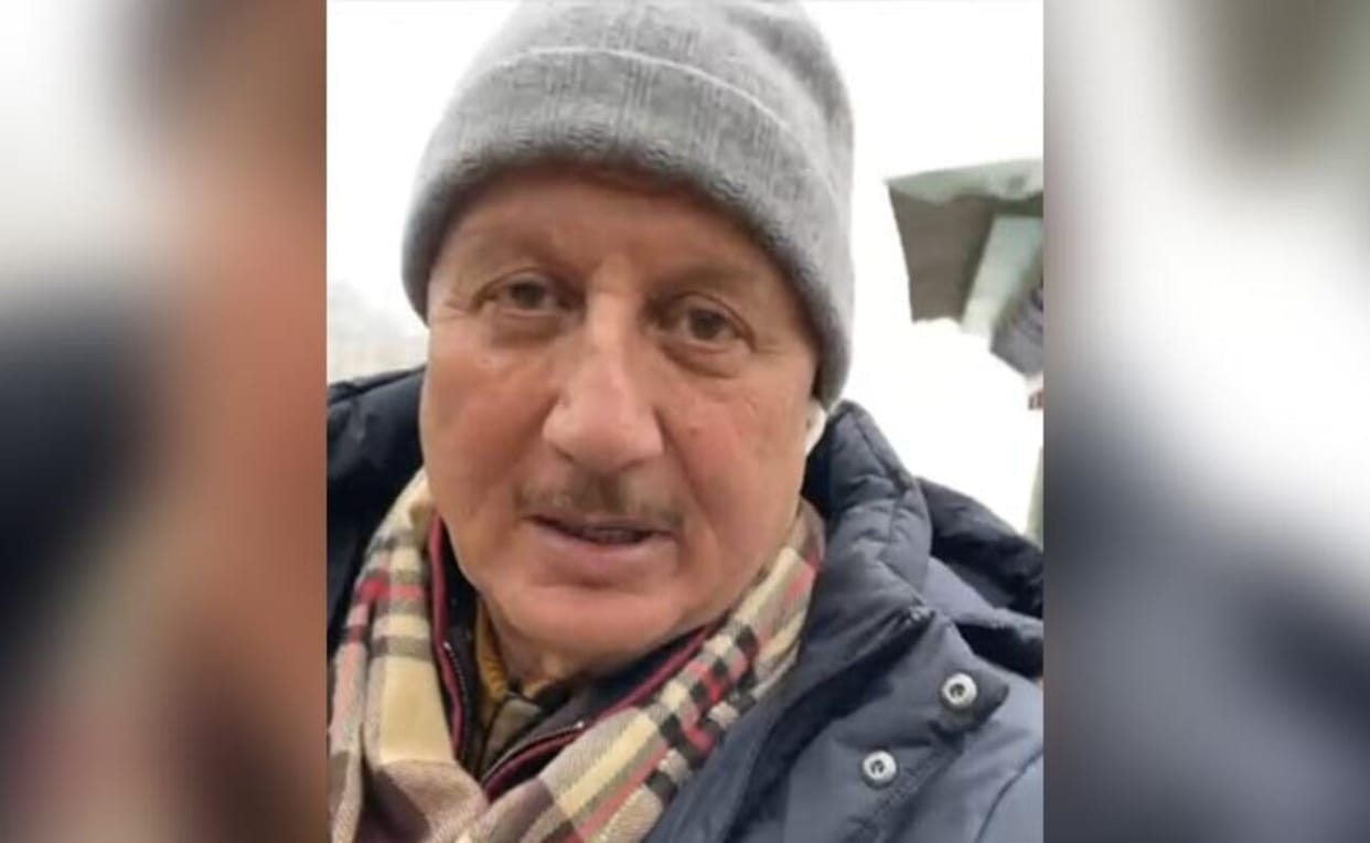 Video: Anupam Kher's face turned red due to cold, said- breathlessness...
