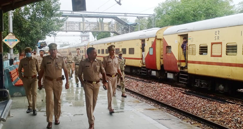 Chandigarh - Madurai train stood for five hours at Deoband station