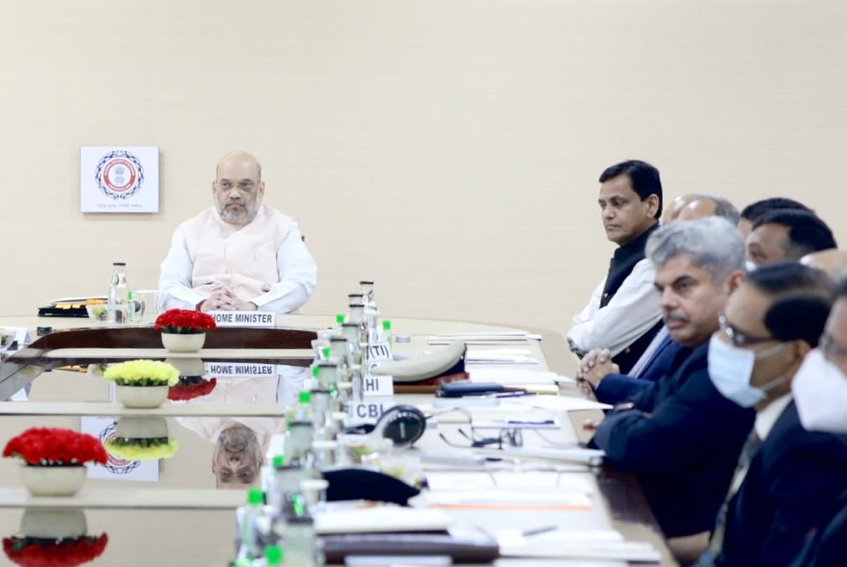 Central government in action on Kashmir target killing Home Minister Shah held an important meeting on internal security Latest News Update