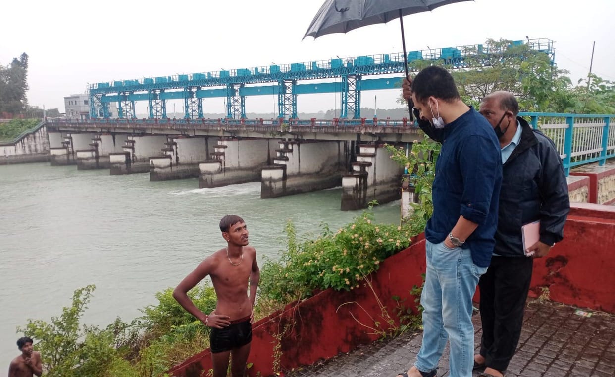 High alert, but children found bathing on barrage