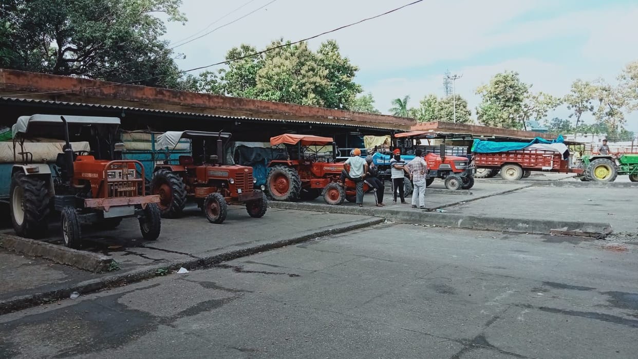 Paddy of farmers bent at purchasing centers