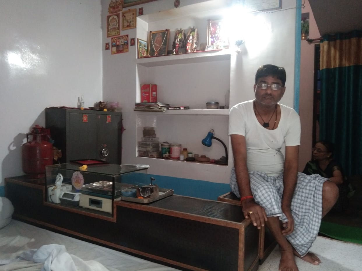 fathepur news,The young man ran away with two rings from the bullion shop