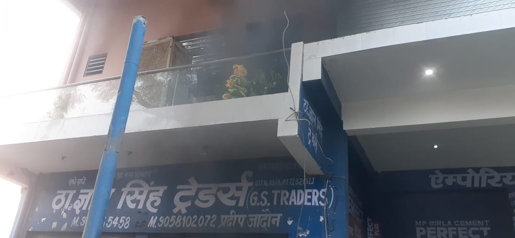 Fire in furniture warehouse due to short circuit