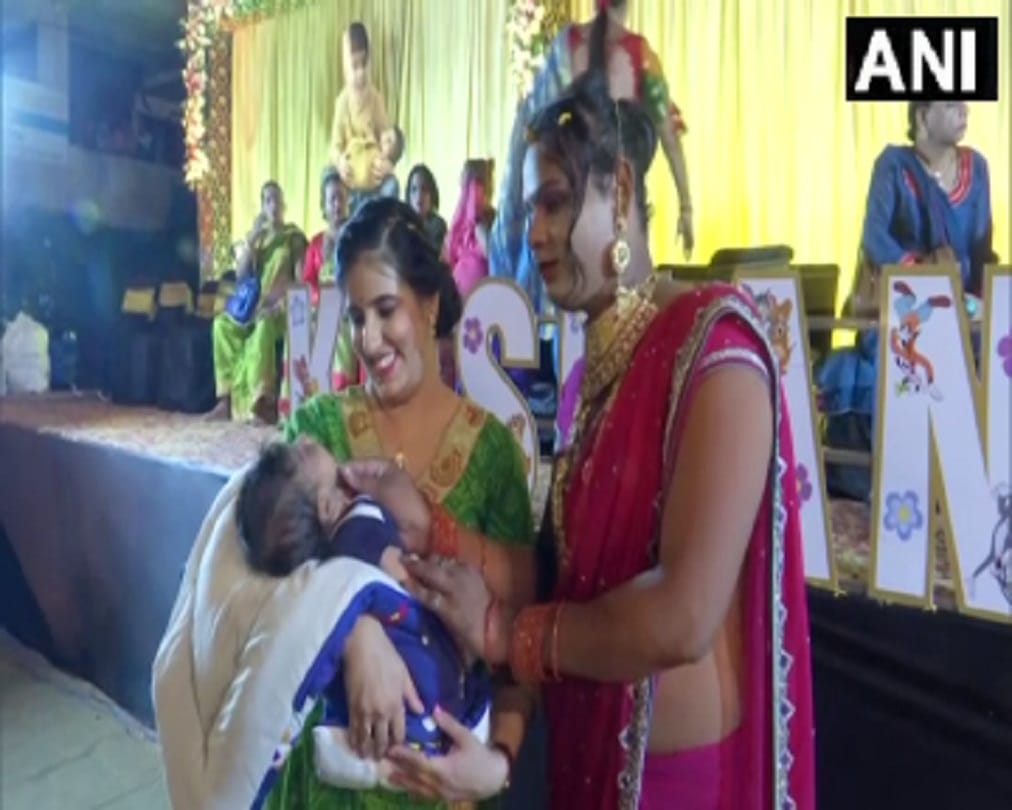 Madhya Pradesh: A Bhopals family organized a program in the honor of Kinnar Samaj after birth of their child