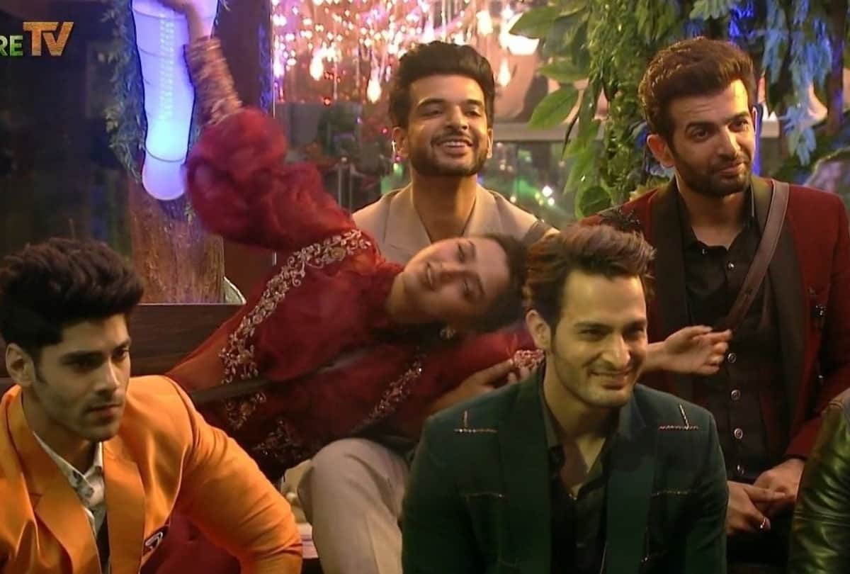 bigg boss 15 contestant karan kundrra and tejasswi prakash trend on social media fans like tejran pairing