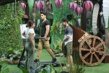 Bigg Boss 15 pratik sehajpal  spoils jay bhanushali game in Captaincy Task