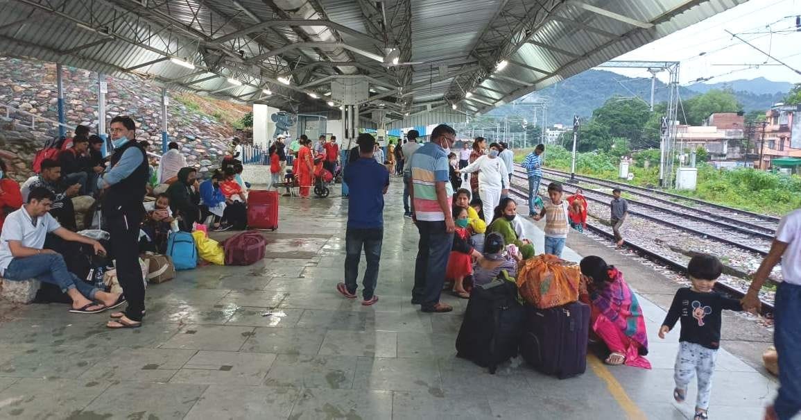 Siddhbali Janshatabdi Express arrived late by four hours