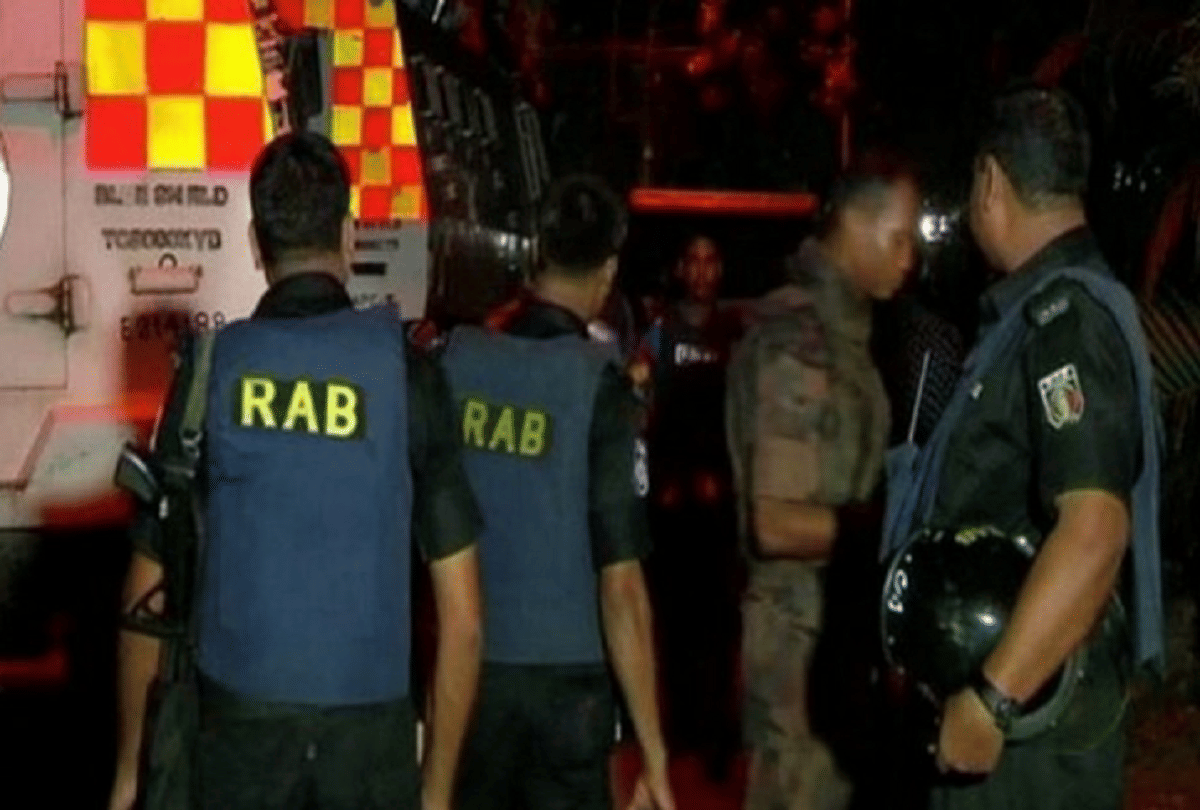 Attack on hindus in Bangladesh now miscreants set fire to hindus houses