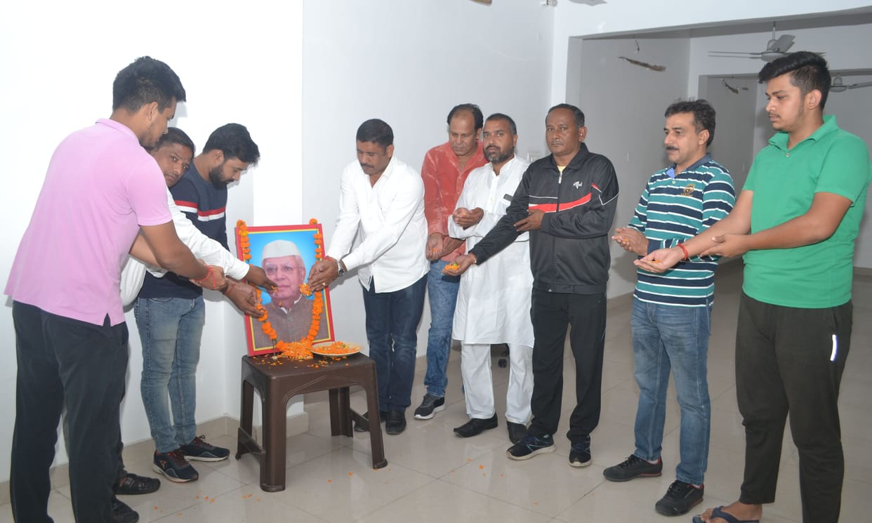 Wreath paid to former CM ND Tiwari