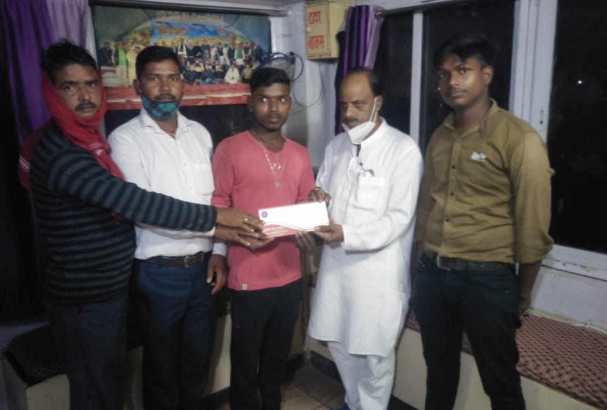 Teenager jumped from Barhalganj bridge rescued by sailor in Gorakhpur