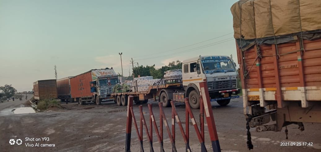 four hours jaan on lucknow highway