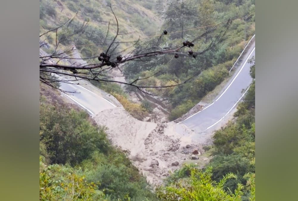 Uttarakhand Weather Update News: Badrinath and Gangotri Highway Closed due to landslide