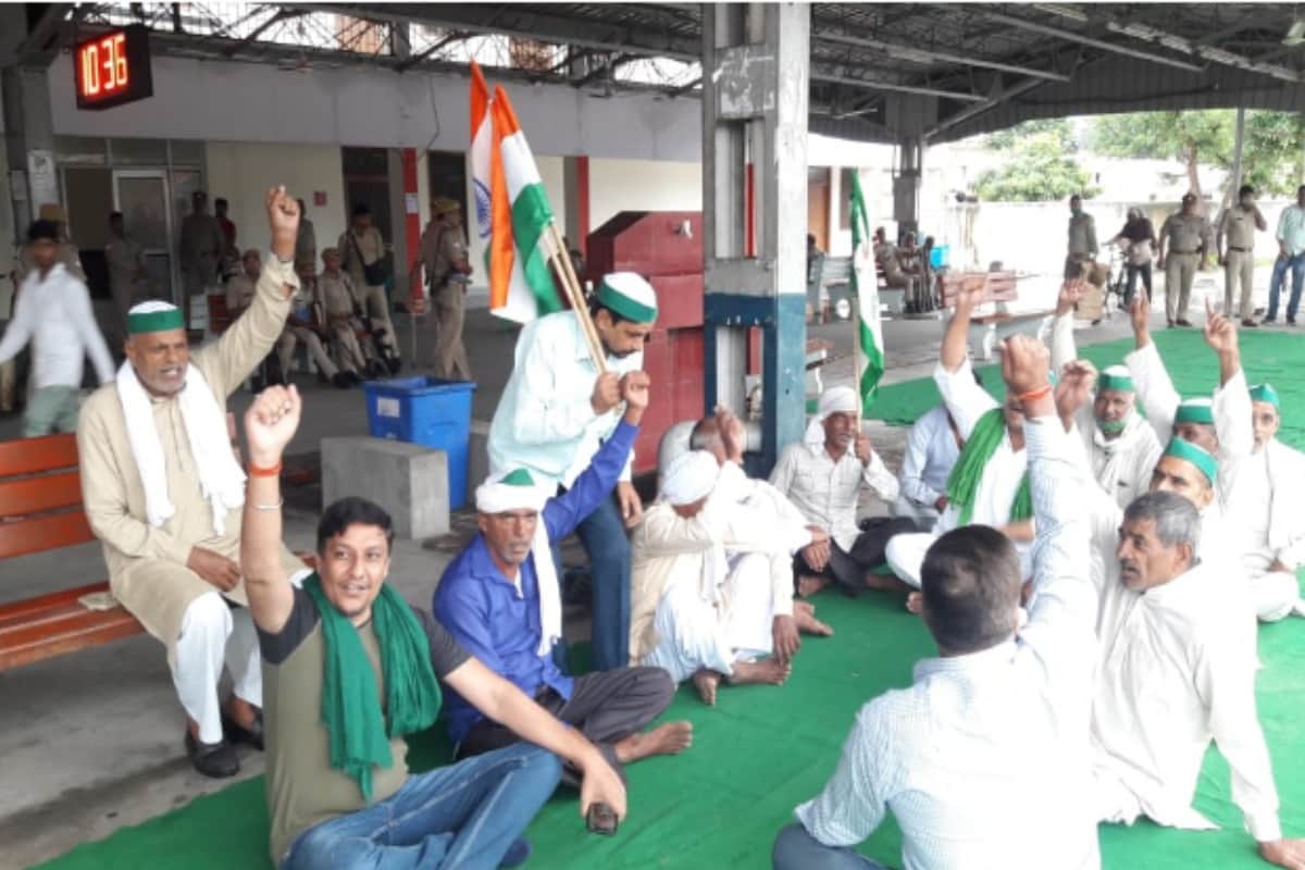 Farmers occupied railway track: Trains jammed in western UP, dozens of rails stopped